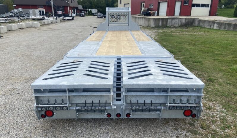 
								2025 Triumph 20+5ft Beavertail Gooseneck Flatbed 28,800lbs full									