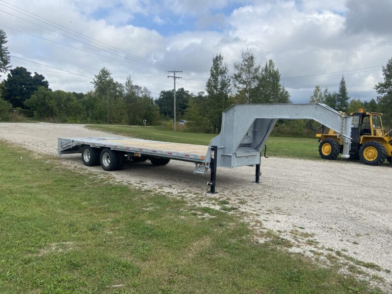 
								2025 Triumph 20+5ft Beavertail Gooseneck Flatbed 28,800lbs full									