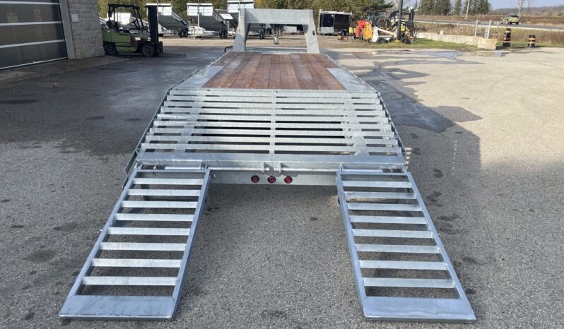 
								2025 Triumph Trailers 20+5ft Beavertail Gooseneck Flatbed 16,800lbs full									