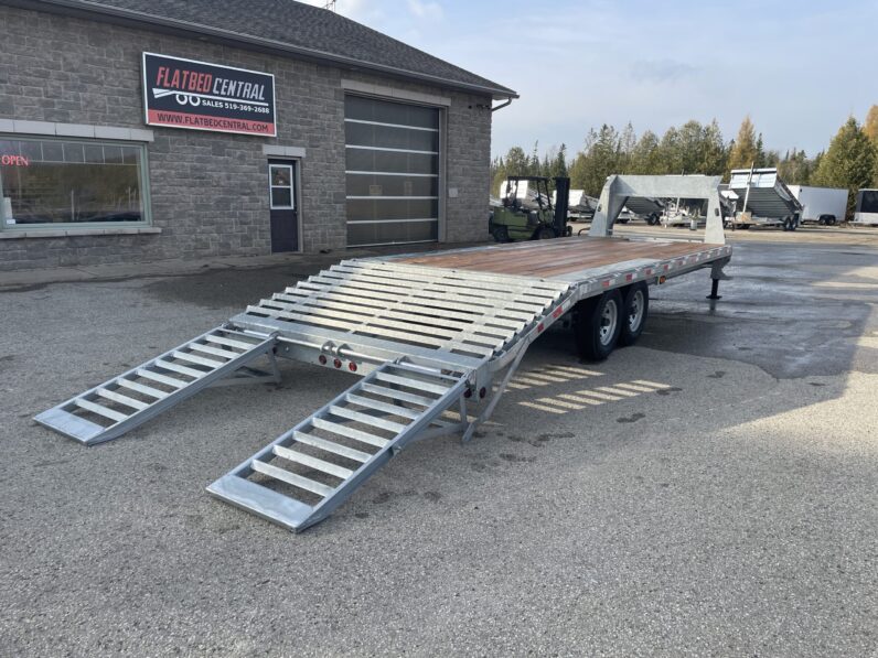 
								2025 Triumph Trailers 20+5ft Beavertail Gooseneck Flatbed 16,800lbs full									