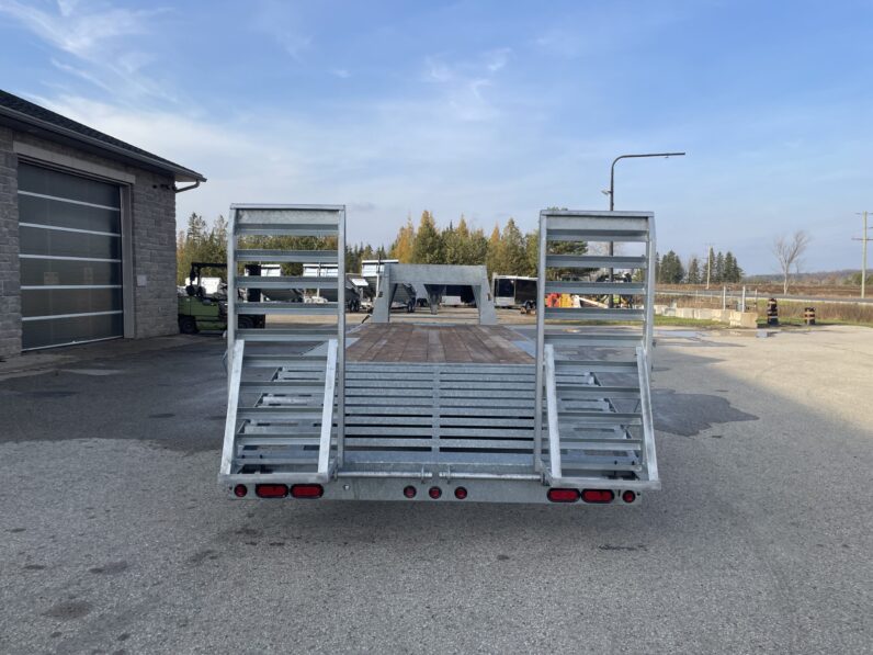 
								2025 Triumph Trailers 20+5ft Beavertail Gooseneck Flatbed 16,800lbs full									