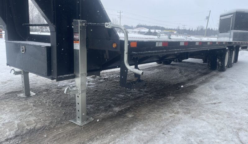 
								2020 Canada Trailers 30ft Gooseneck Flatbed 24,000lbs full									